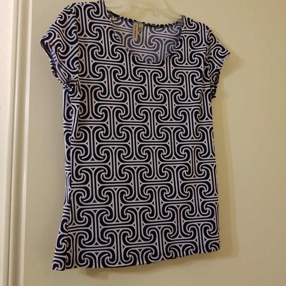 Navy/white geometric print short sleeve Knit top